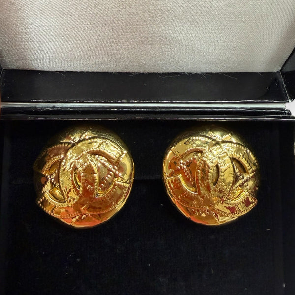 Vintage CHANEL 24k Gold Plated CC Logo Quilted Clip Earrings Chanel