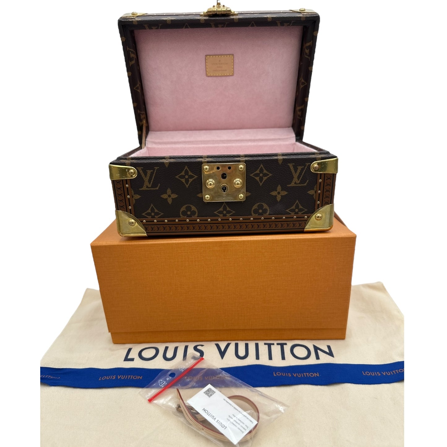 NWT LOUIS VUITTON Coffret Tresor 24 Louis Vuitton