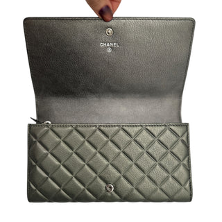 CHANEL Metallic Calfskin CC in Diamonds Full Flap Wallet Chanel