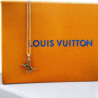 LOUIS VUITTON Gold LV Logo Charm Necklace Bag Envy