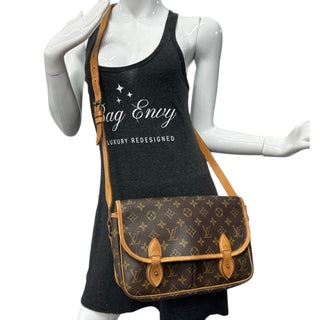 LOUIS VUITTON Monogram Sac Gibciere Crossbody Bag Louis Vuitton