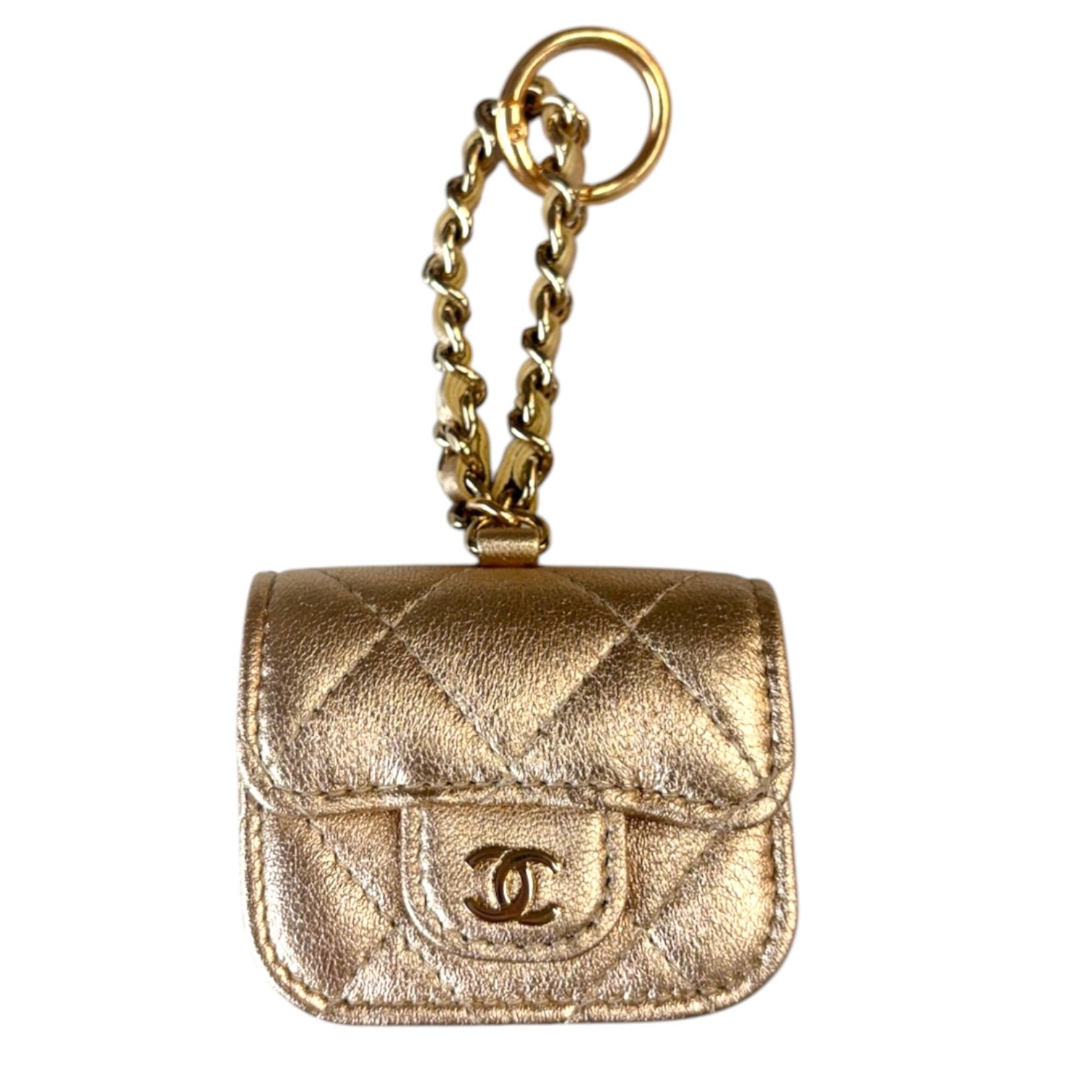 s*様 【非売品】CHANEL マトラッセ チェーン ケース AirPod CHANEL Metallic Lambskin Airpod Case with Chain & Clasp – Bag Envy