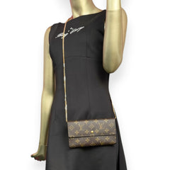 LOUIS VUITTON Monogram International Wallet with Chain Louis Vuitton