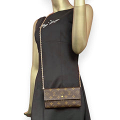 LOUIS VUITTON Monogram International Wallet with Chain Louis Vuitton