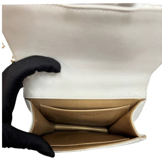 CHANEL Ivory Caviar Quilted Chic Pearls Flap Chanel