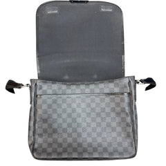 LOUIS VUITTON Damier Graphite Daniel MM Messenger Bag Louis Vuitton