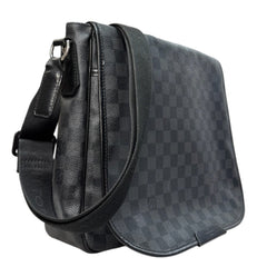 LOUIS VUITTON Damier Graphite Daniel MM Messenger Bag Louis Vuitton