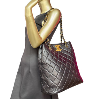 CHANEL Black CC Turn Lock Lambskin Quilted Chain Tote Chanel