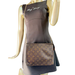 LOUIS VUITTON Monogram Poche 26 with Insert and Chain Louis Vuitton