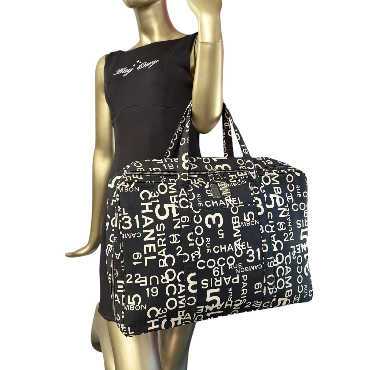 CHANEL 31 RUE CAMBON ボストンバッグ　ノベルティ CHANEL Black/White Canvas 31 Rue Cambon Luggage Bag – Bag Envy