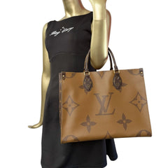 LOUIS VUITTON OnTheGo MM Tote & Wallet Set Louis Vuitton