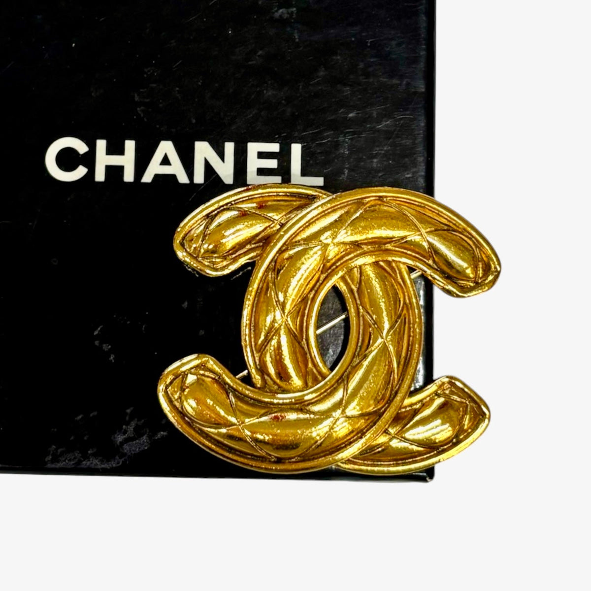 CHANEL Quilted CC Matelassé Gold Plated Large Pinback Brooch Pendant Jewelry Chanel