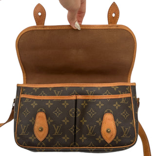 LOUIS VUITTON Monogram Sac Gibciere Crossbody Bag Louis Vuitton