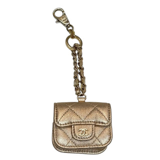 CHANEL Metallic Lambskin Airpod Case with Chain Clasp Chanel
