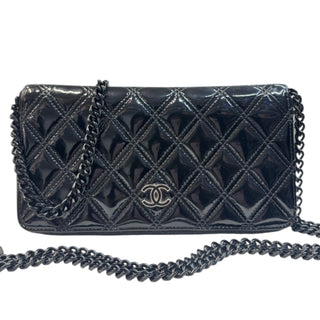 CHANEL Black Patent Leather Double Stitch Quilted Zip Wallet Chanel