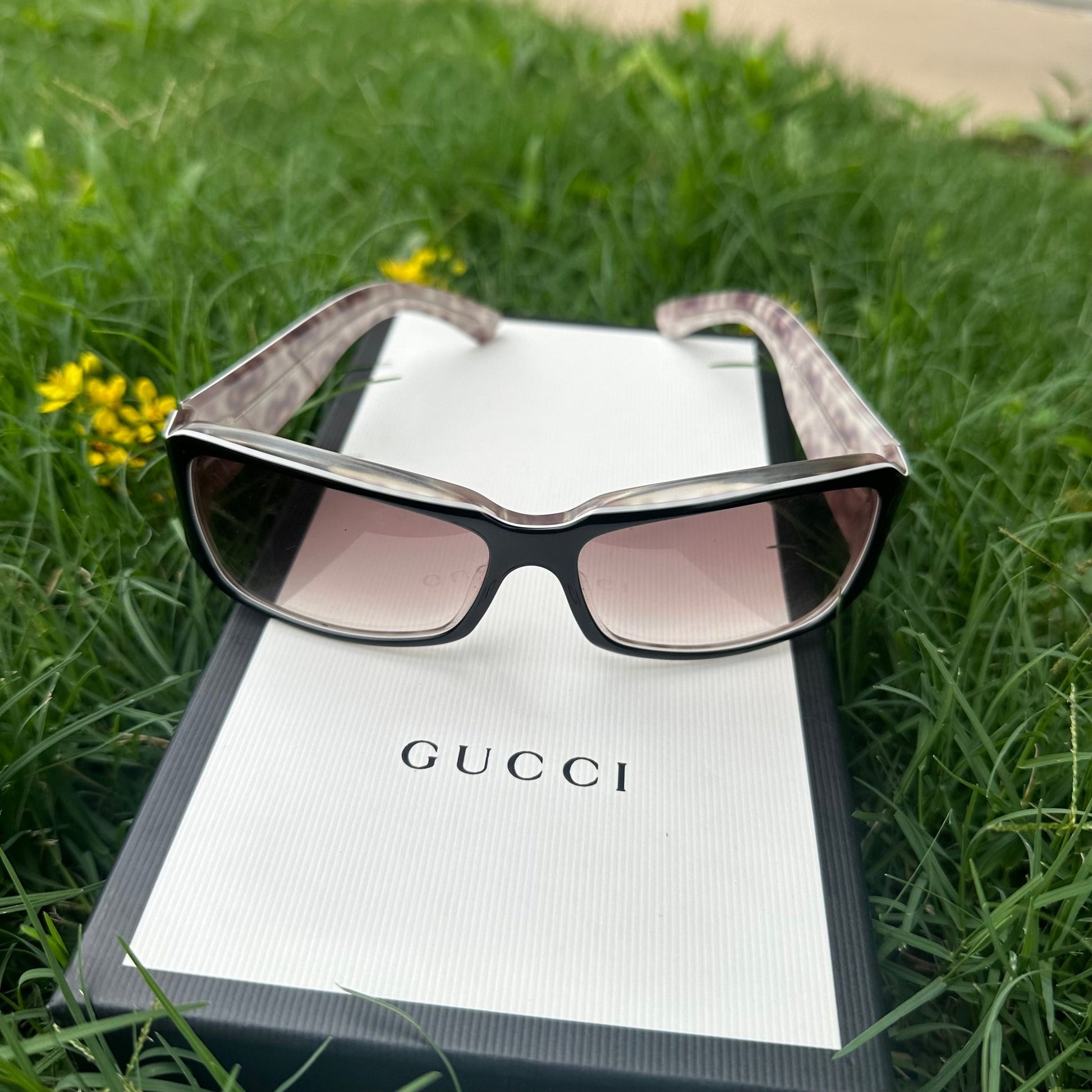 GUCCI Black Horsebit Sunglasses - Bag Envy