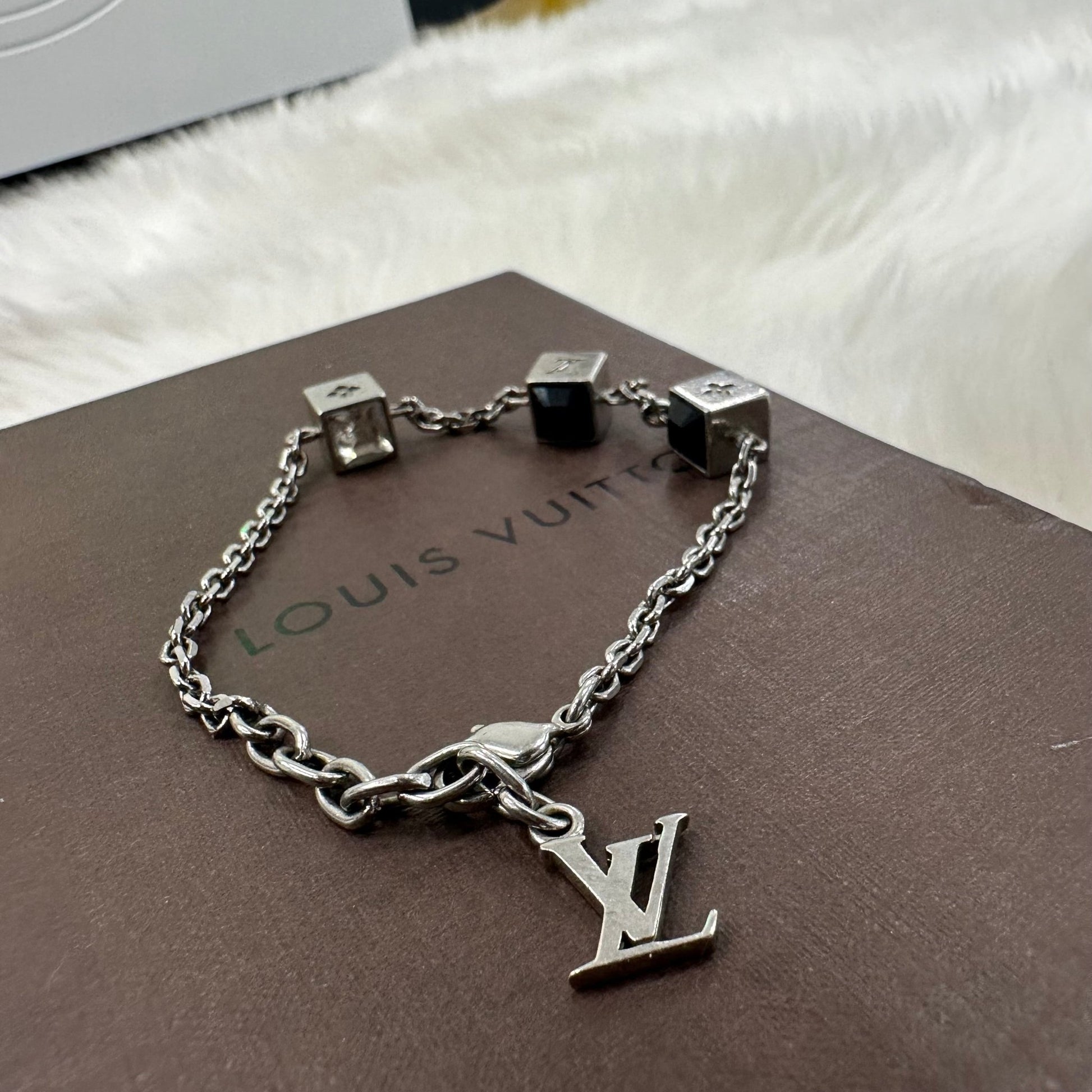 LOUIS VUITTON Silver Gamble Necklace/Bracelet - Bag Envy